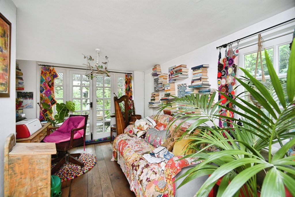 Property photo 2 of 19