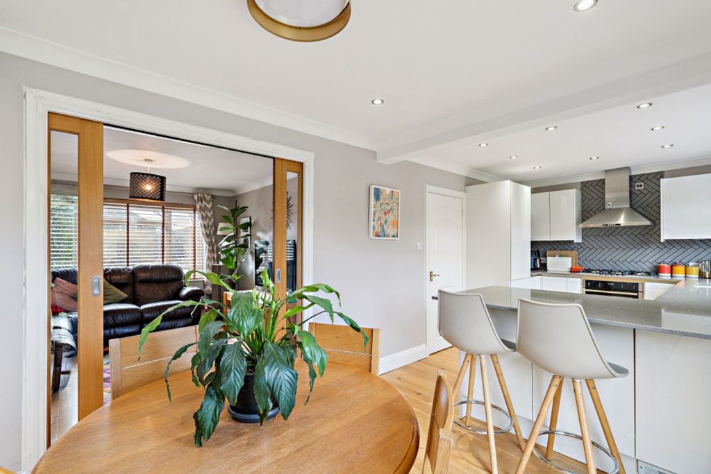 Property photo 2 of 28