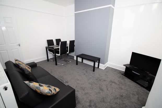 Property photo 3 of 6 Lounge 2