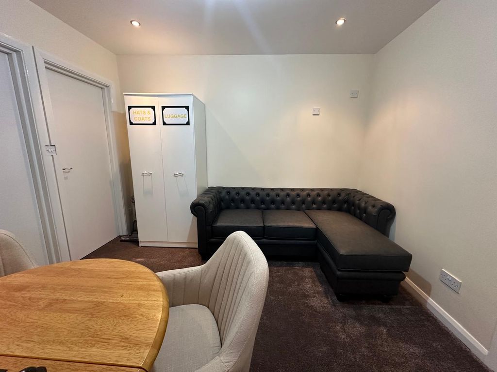 Property photo 2 of 7 Gallery