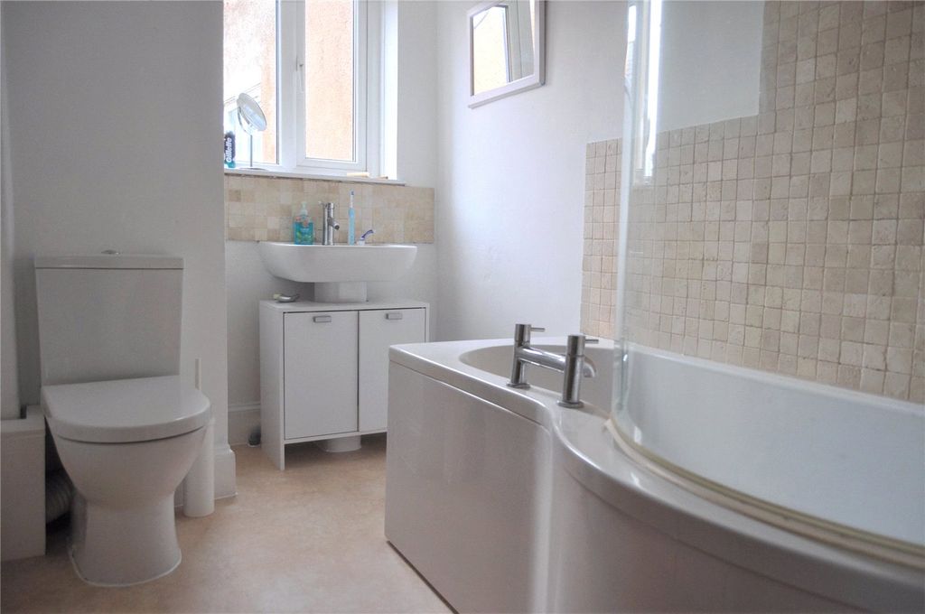 Property photo 3 of 9 Bathroom