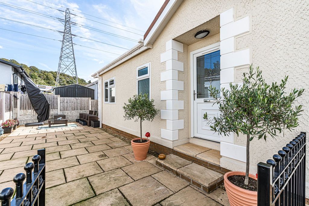 Property photo 2 of 27