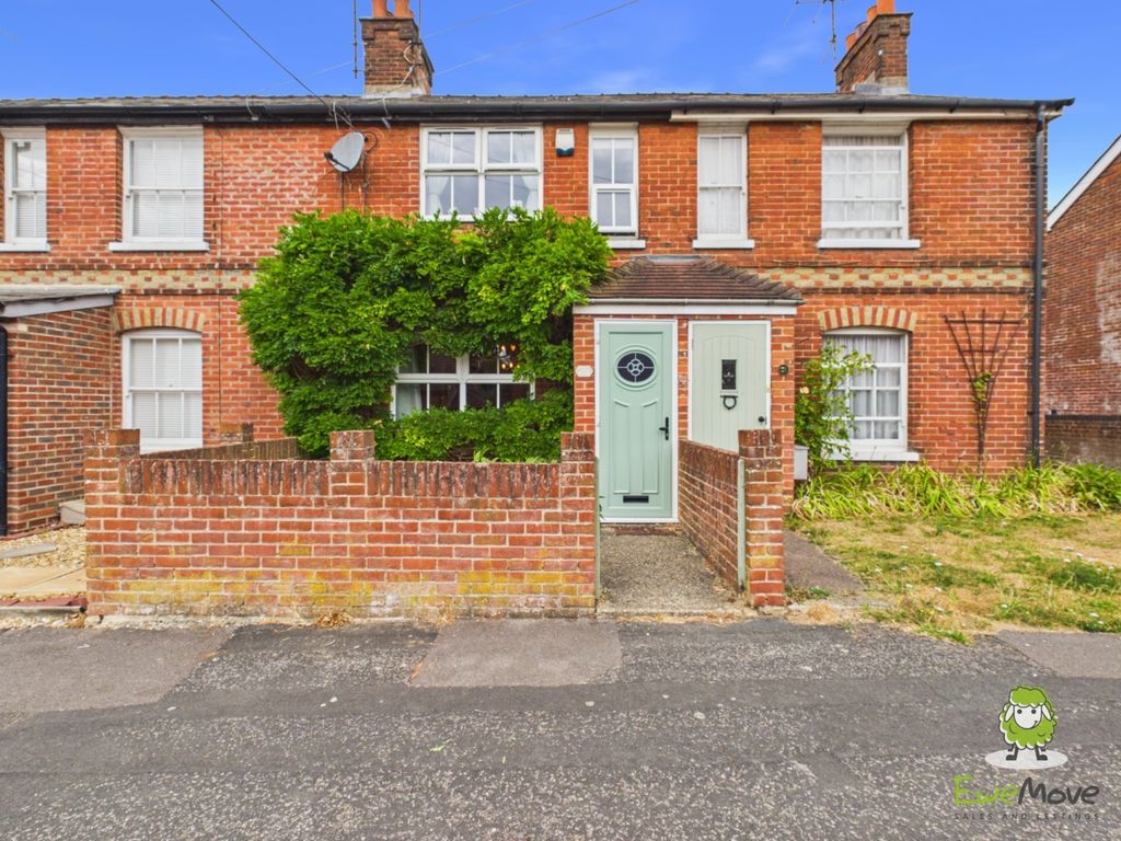 Property photo 1 of 34 Ewemove Estate Agents Basingstoke - 29 Roman Road