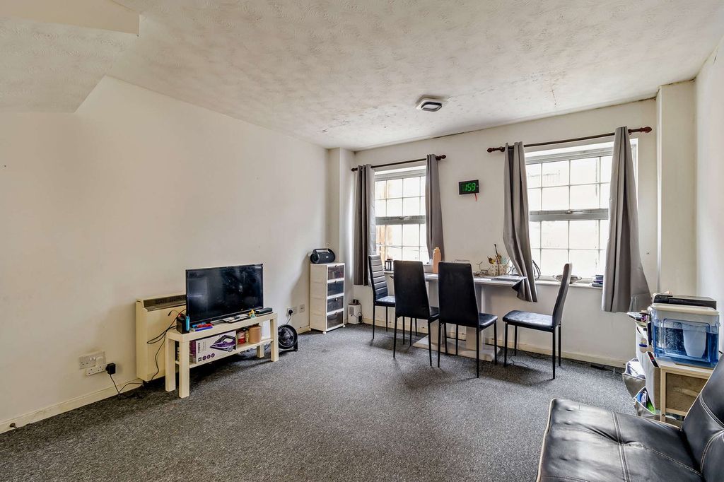 Property photo 3 of 9