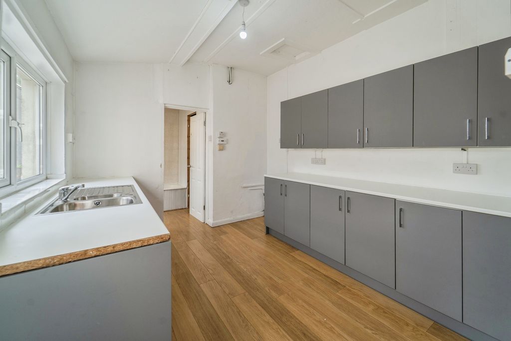 Property photo 2 of 20 Pbox-Img.Jpg