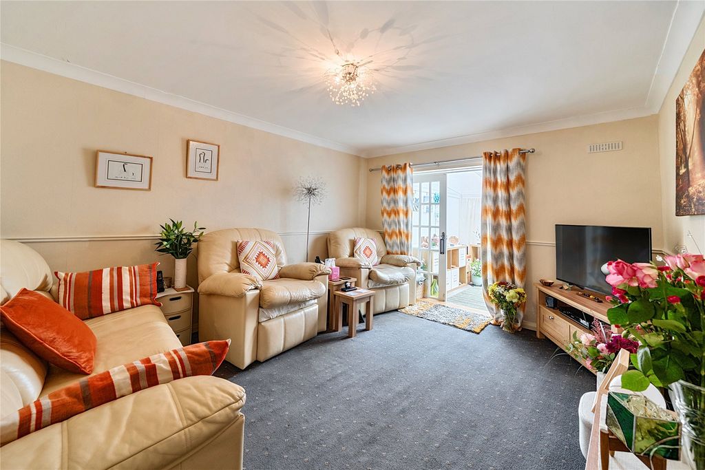 Property photo 2 of 22 Picture No. 16