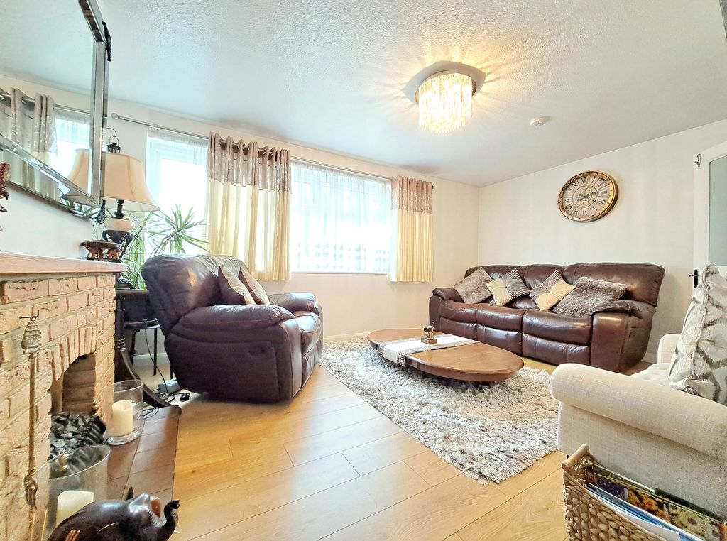 Property photo 2 of 21