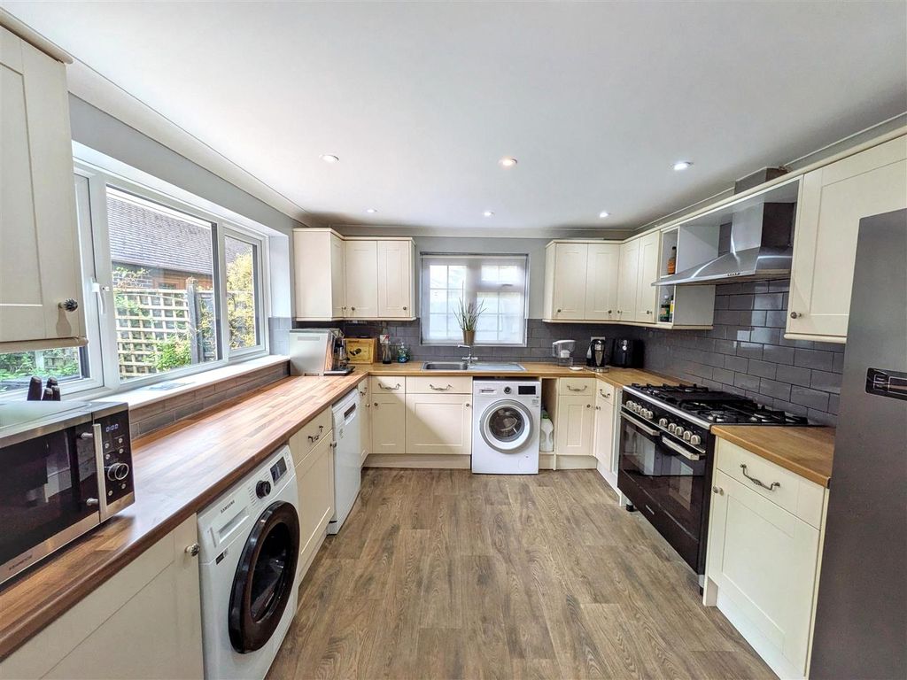 Property photo 2 of 17 Kitchen / Dining Room