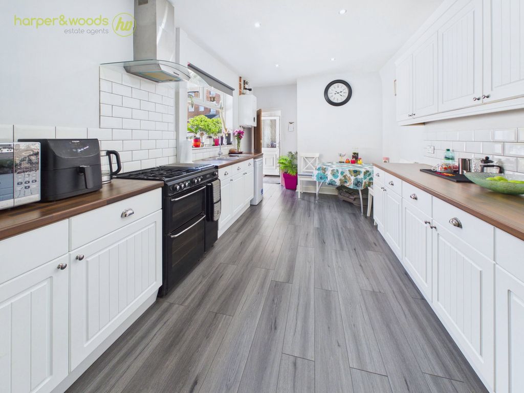 Property photo 2 of 33