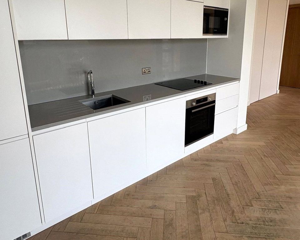 Property photo 3 of 10 Kitchen