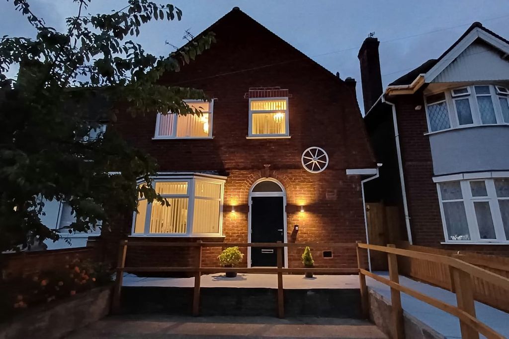 Property photo 2 of 43