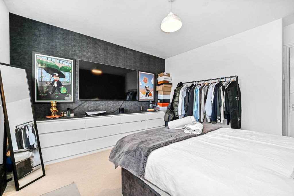 Property photo 3 of 27