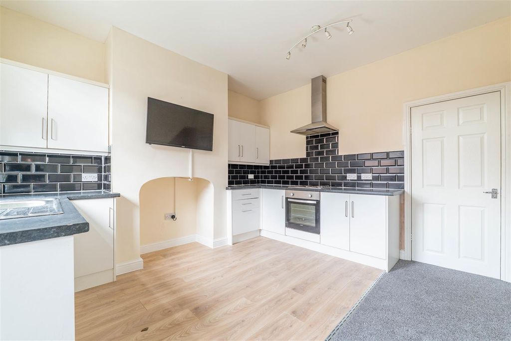 Property photo 3 of 16 Kitchen/Dining Room