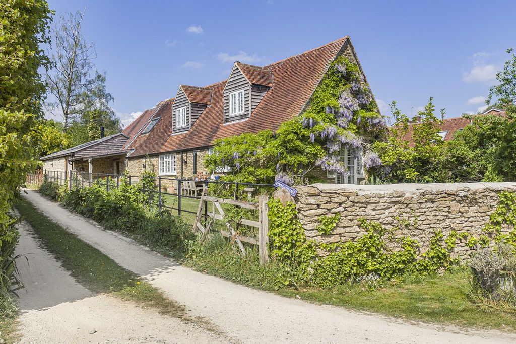 Property photo 1 of 34