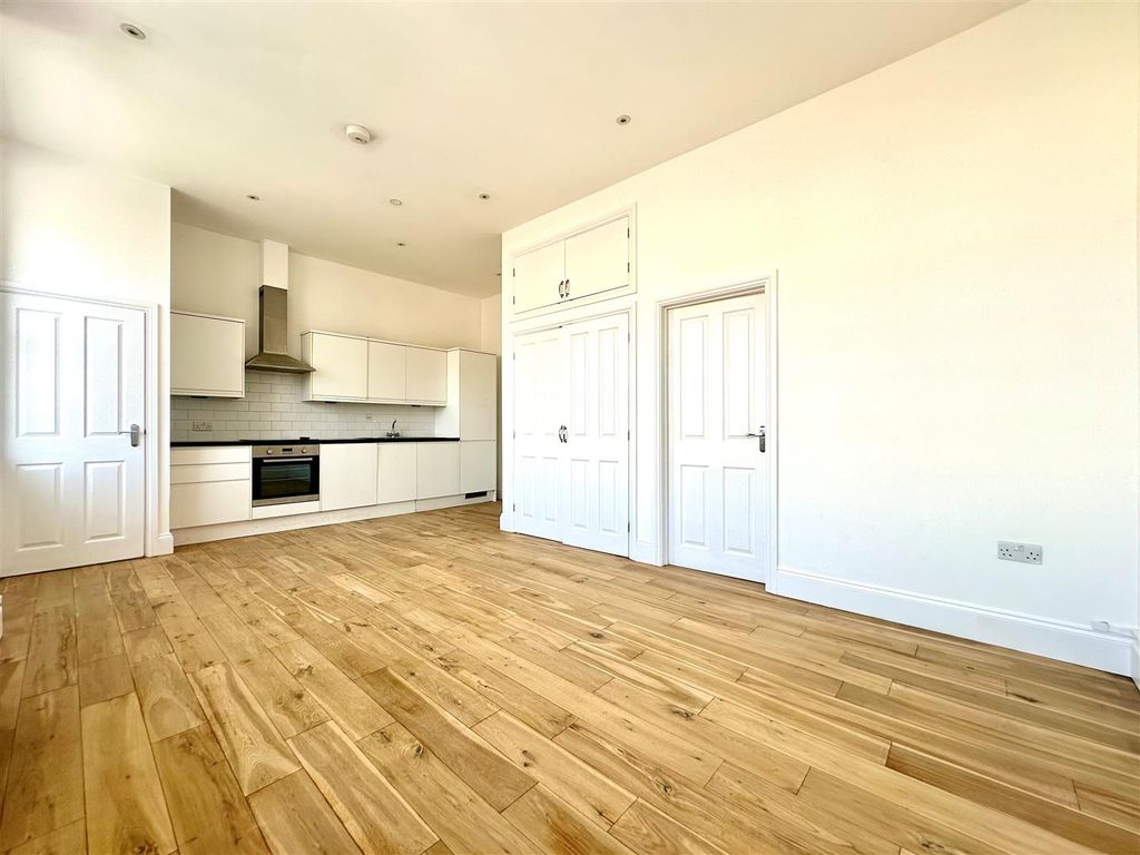 Property photo 3 of 18 L8.Jpg