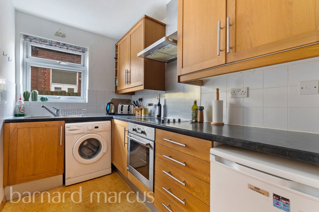 Property photo 2 of 8 Kitchen