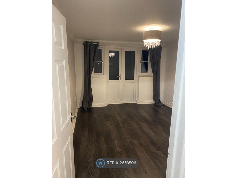 Property photo 2 of 13 Bedroom 1