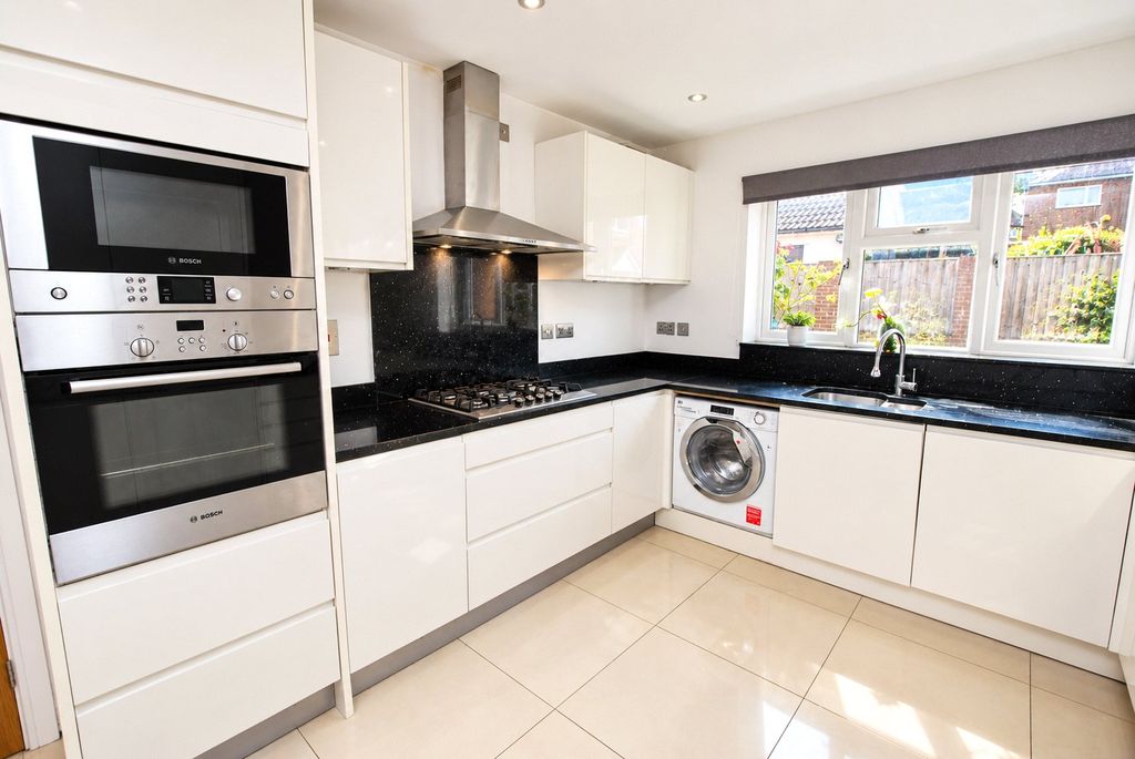 Property photo 2 of 17 Picture No. 04