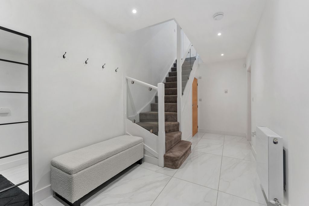 Property photo 2 of 11 Photo