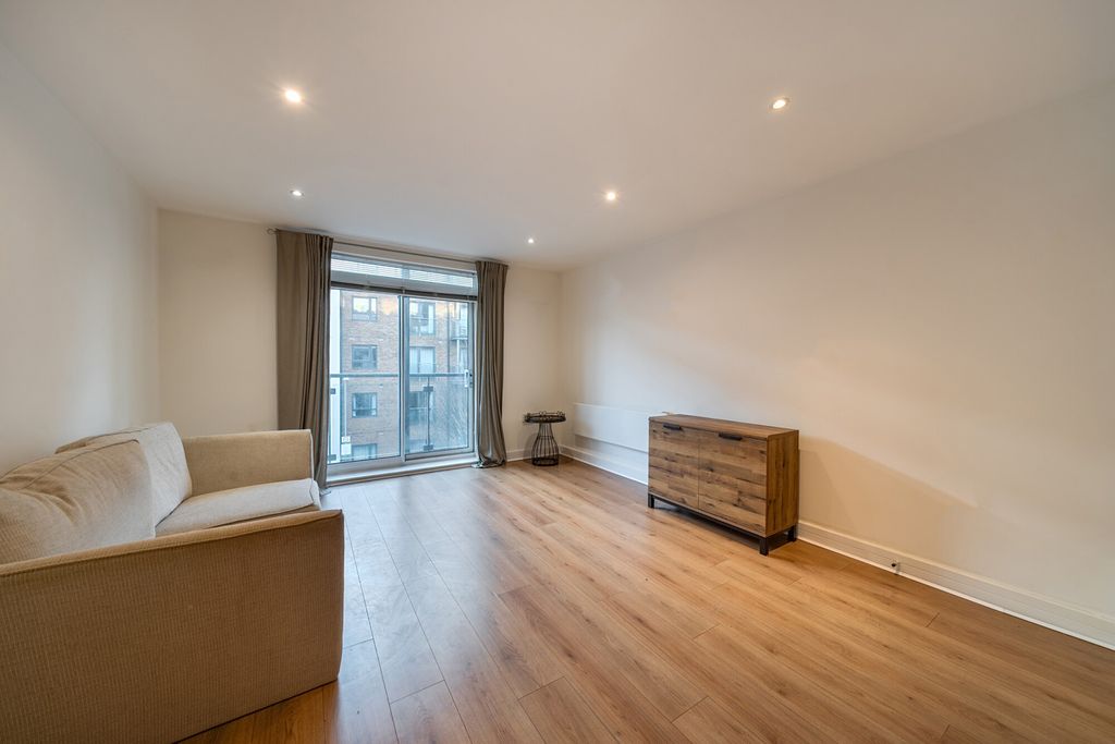 Property photo 2 of 15 Reception