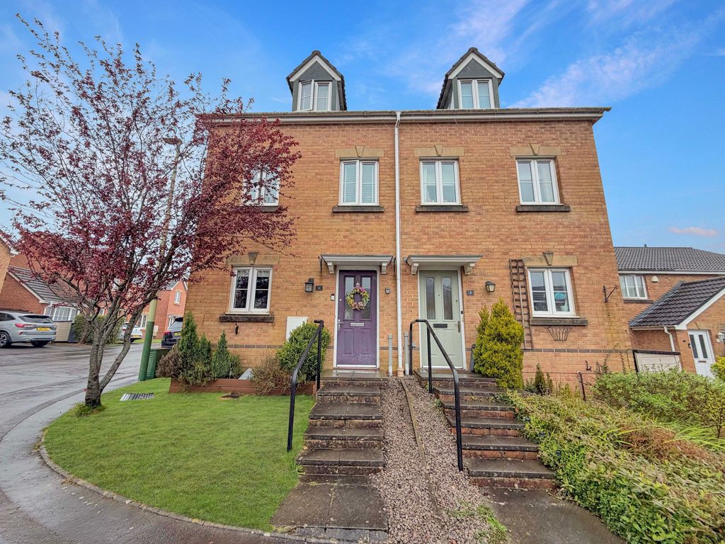 Property photo 2 of 33