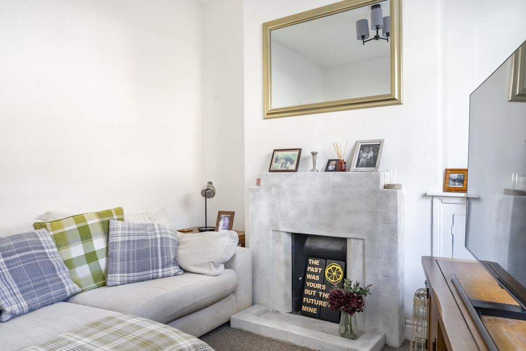 Property photo 3 of 14 Living Room