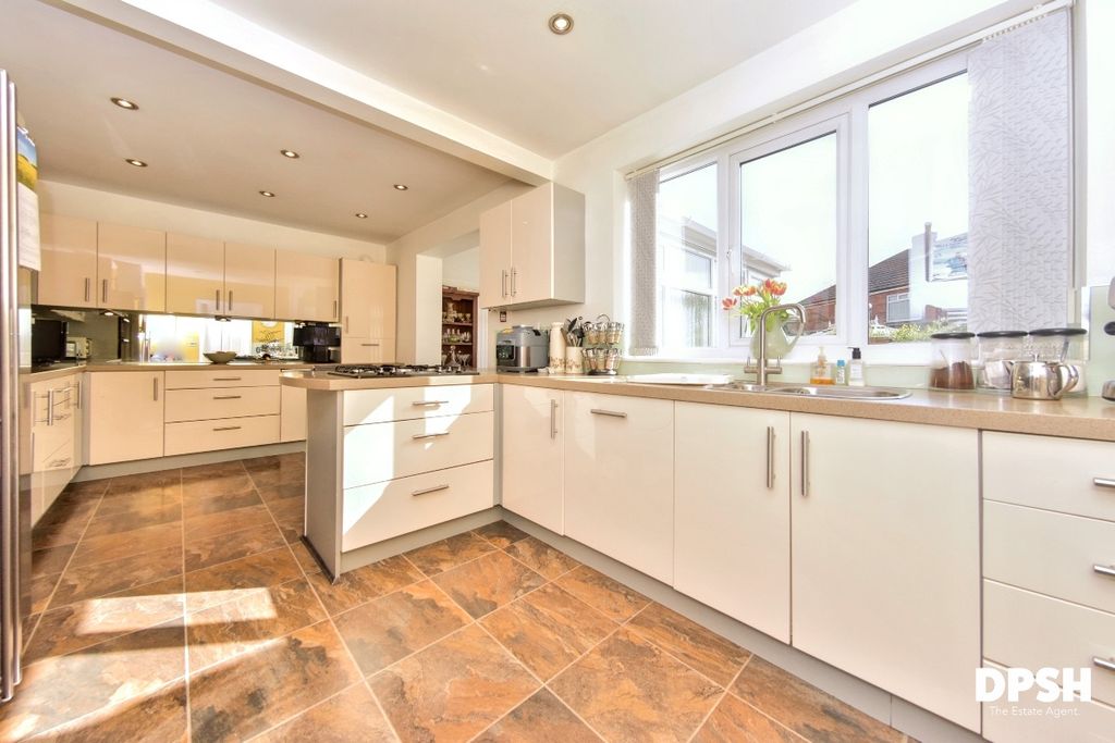 Property photo 2 of 38
