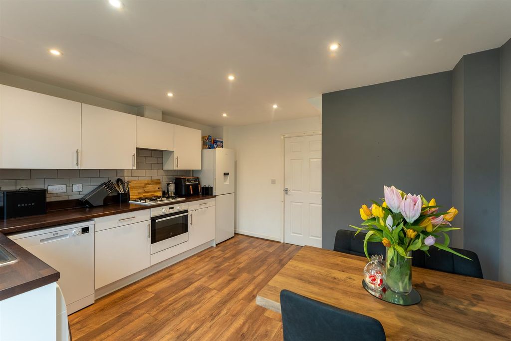 Property photo 3 of 21 Kitchen/Diner