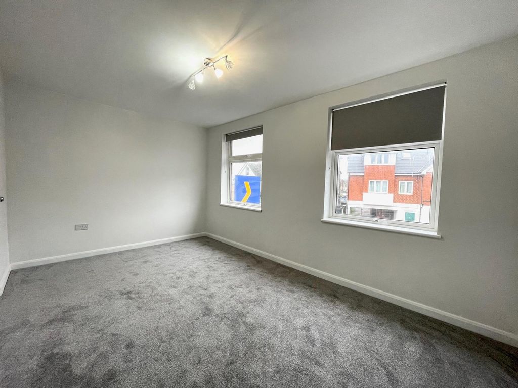 Property photo 1 of 6 Bedroom
