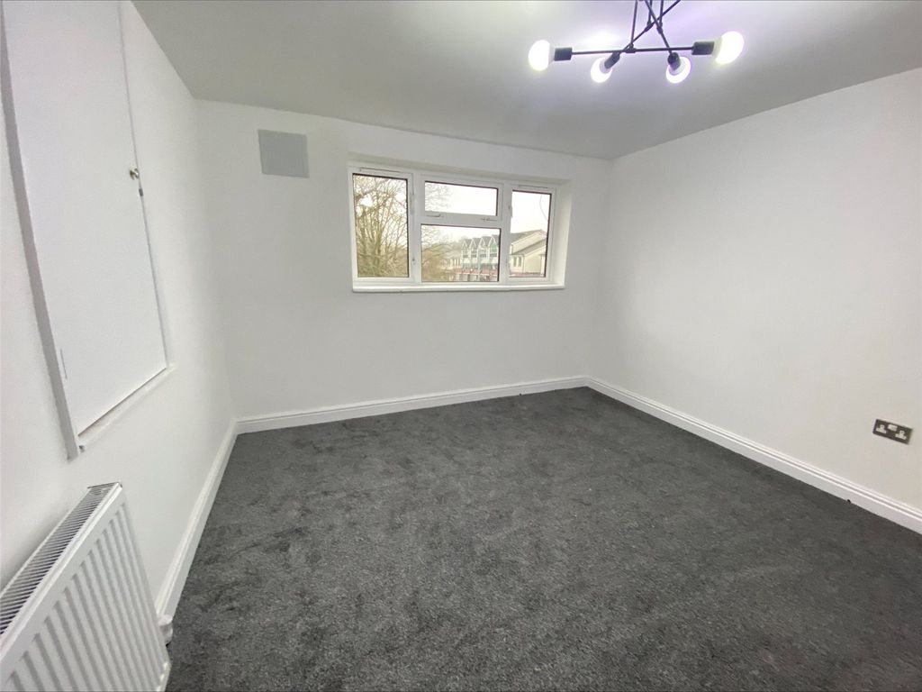 Property photo 2 of 16 Bedroom