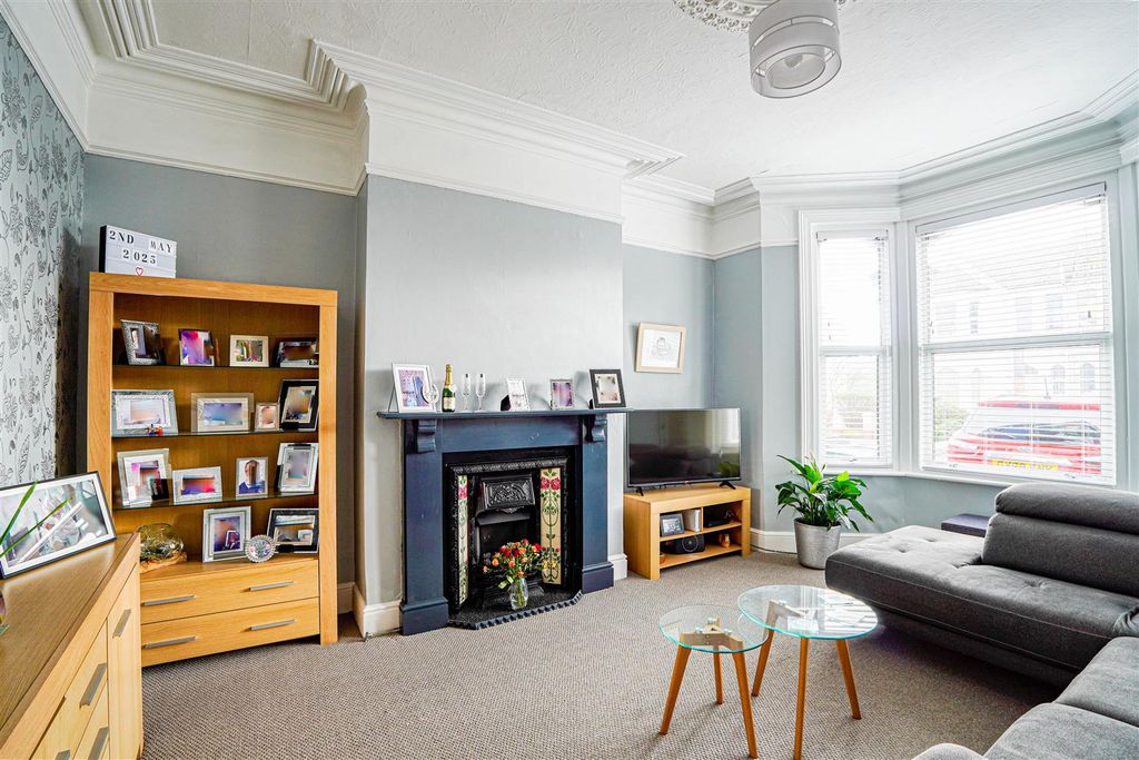 Property photo 2 of 31 Dsc02361-Hdr.Jpg