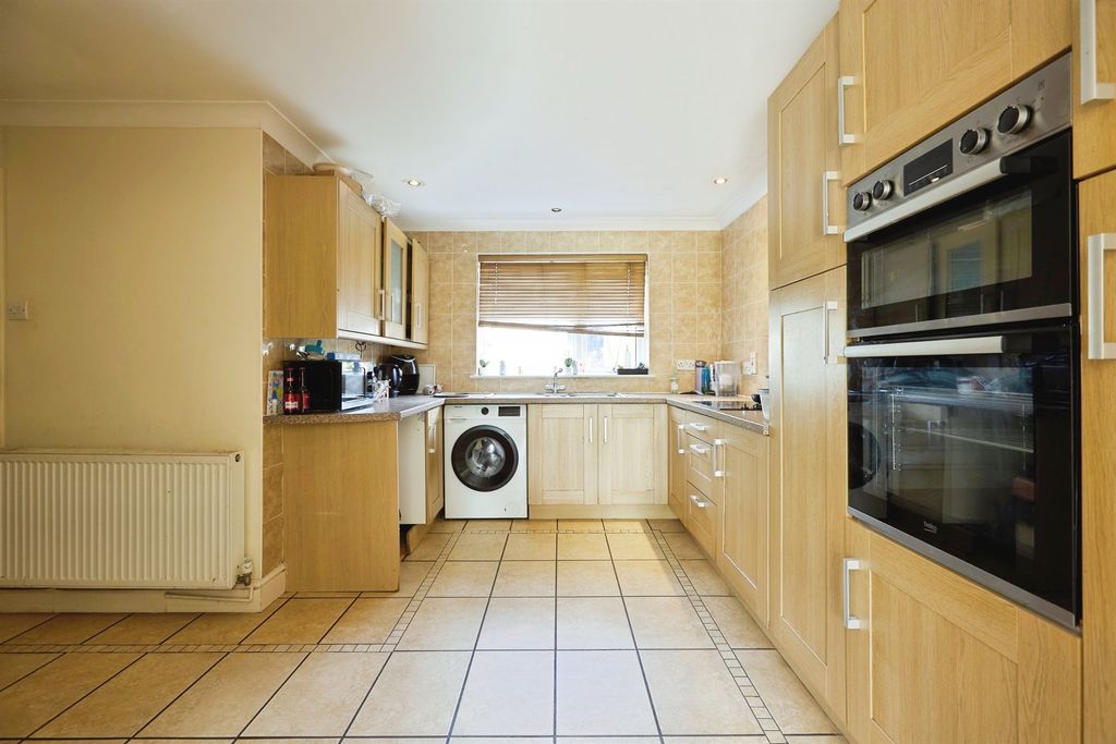 Property photo 3 of 11