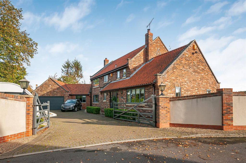 Property photo 2 of 48 Parklands50.Jpg