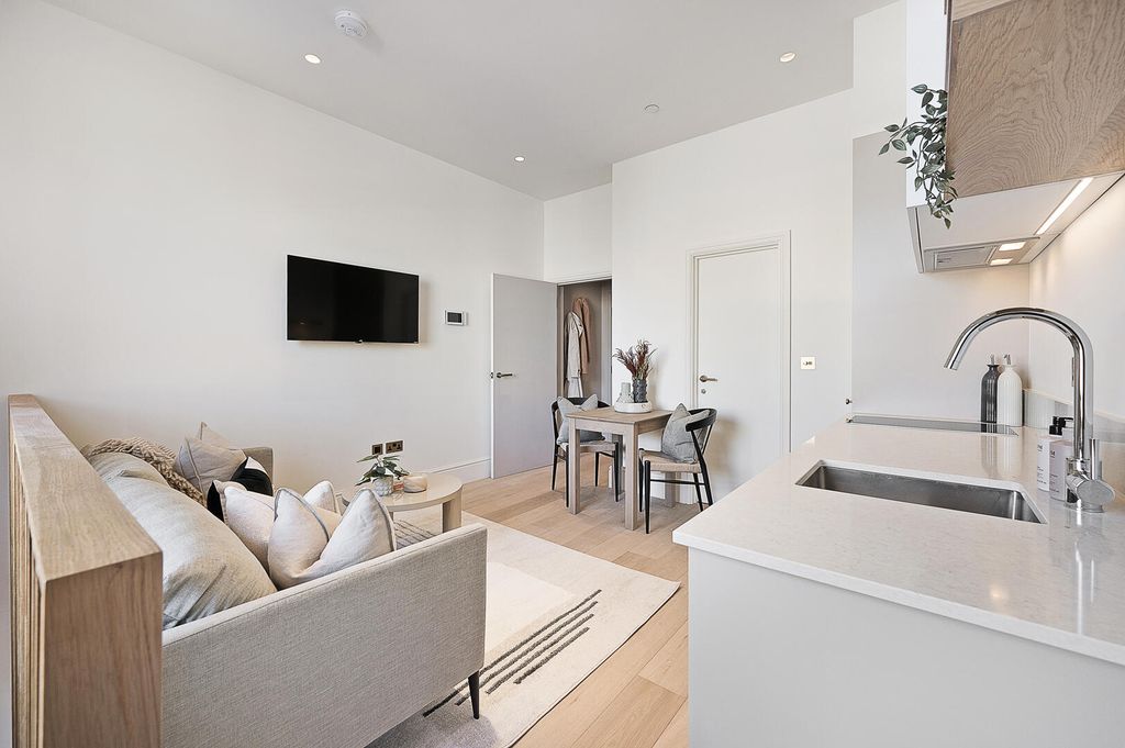 Property photo 3 of 11 Flat 16 (5).Jpg