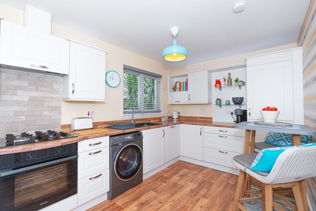 Property photo 2 of 33