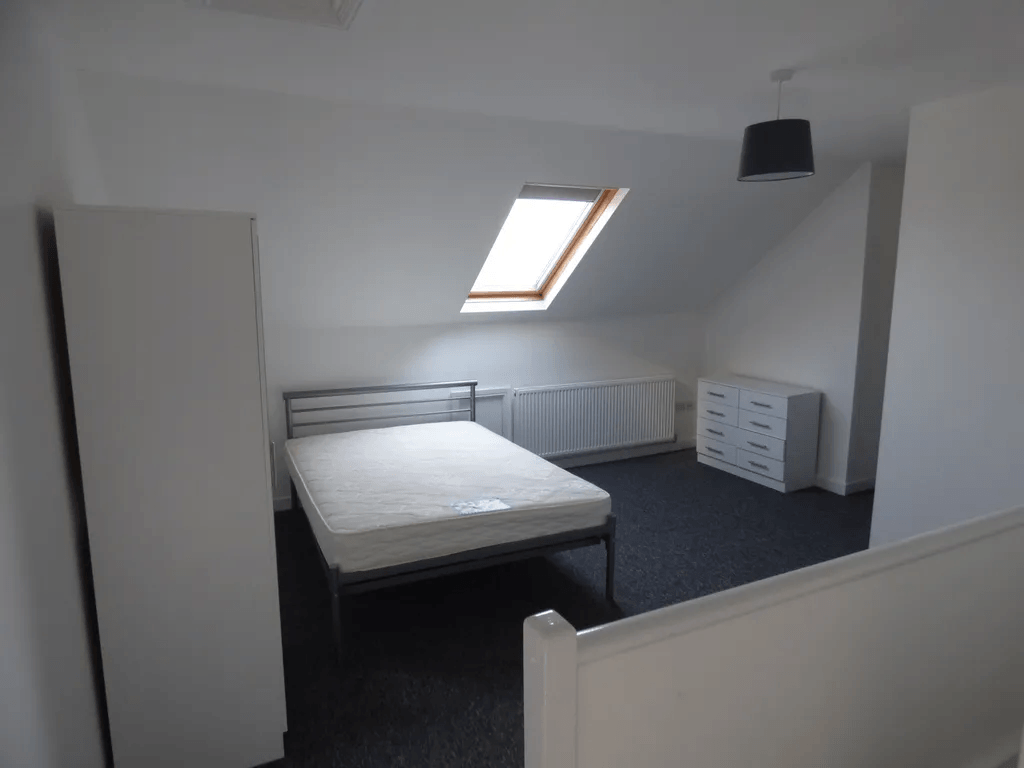 Property photo 1 of 11 Studio Room With En-Suite - Wakefield, HMO To Let