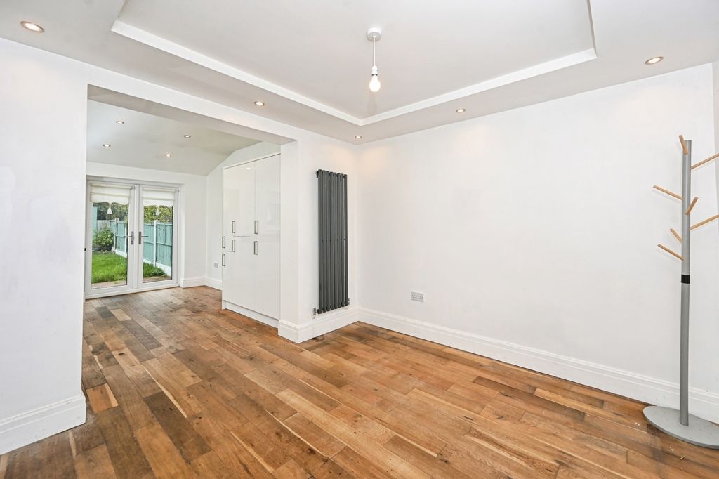 Property photo 2 of 17 Photo
