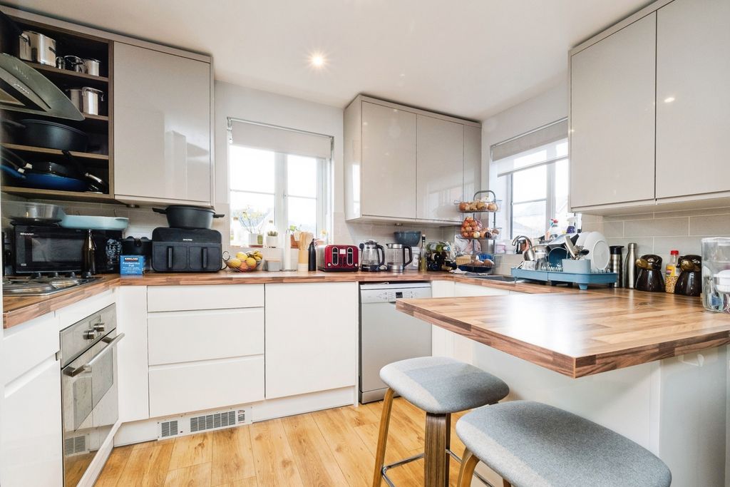 Property photo 2 of 15 Kitchen