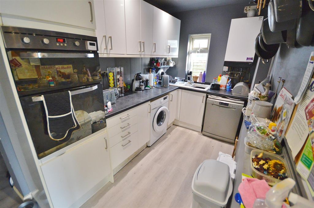 Property photo 3 of 15 Kitchen