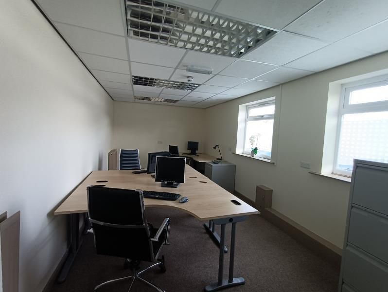 Property photo 2 of 16 Office 3