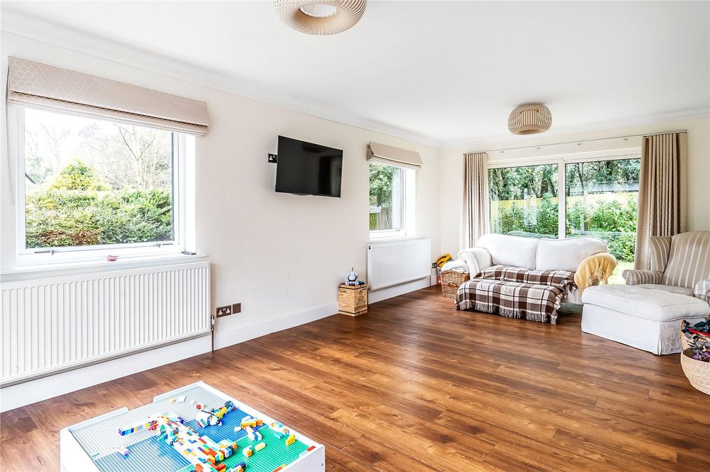 Property photo 3 of 16 Sitting Room