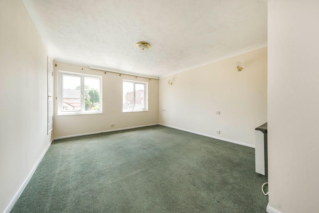 Property photo 3 of 10 Image00010