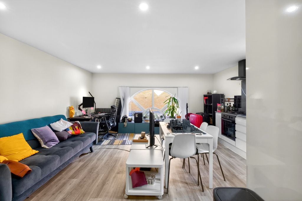 Property photo 1 of 20 Reception/Kitchen