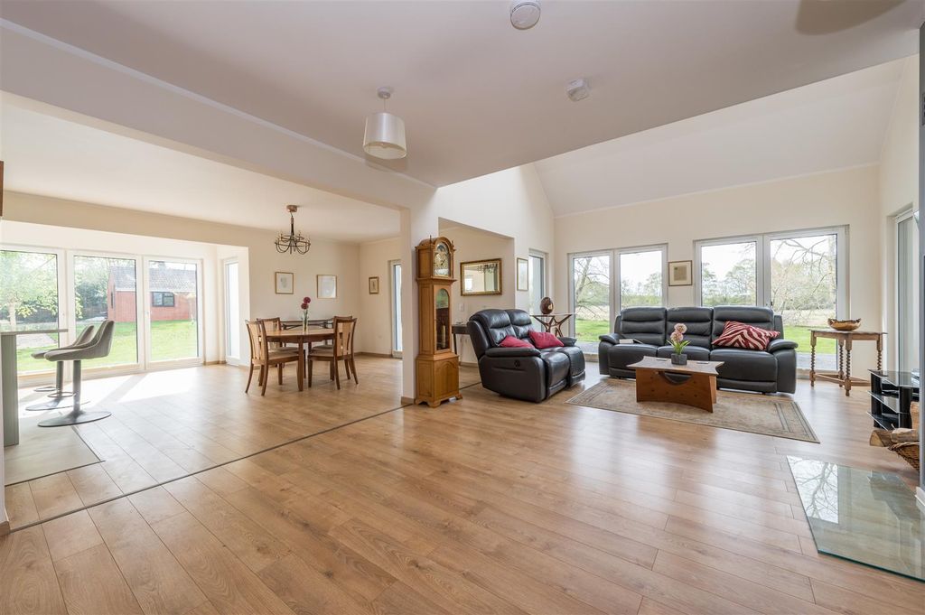 Property photo 2 of 23 Watlands_24.Jpg