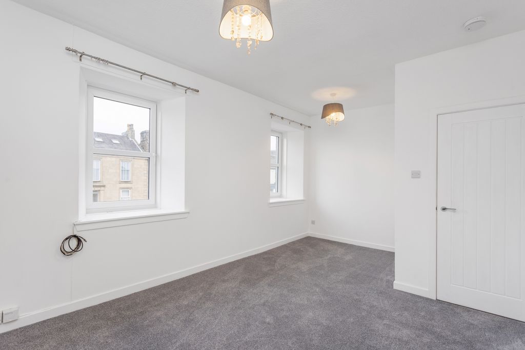 Property photo 3 of 9 67c Grahams Road 06