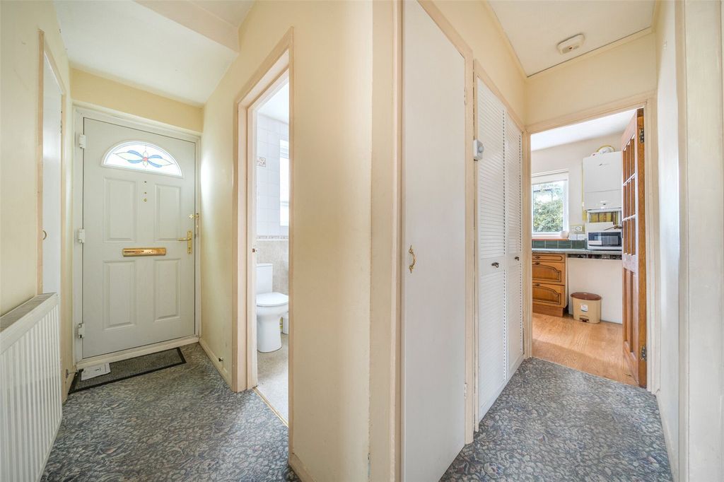 Property photo 3 of 16 Entrance Hall