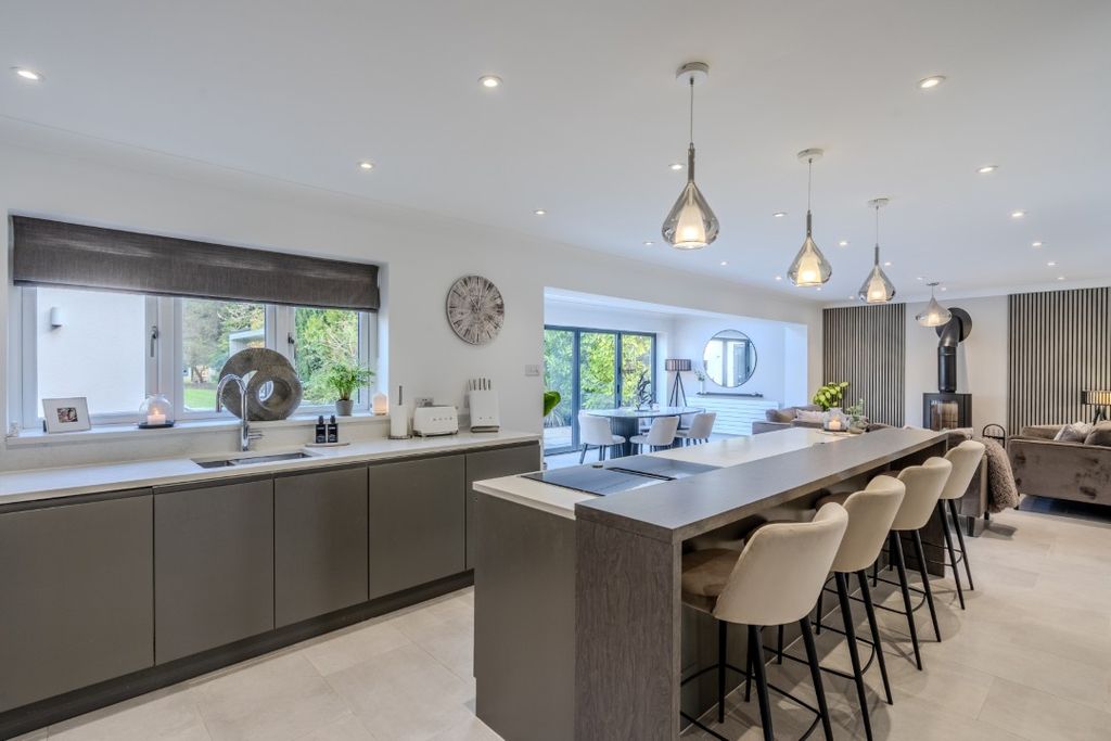 Property photo 3 of 31