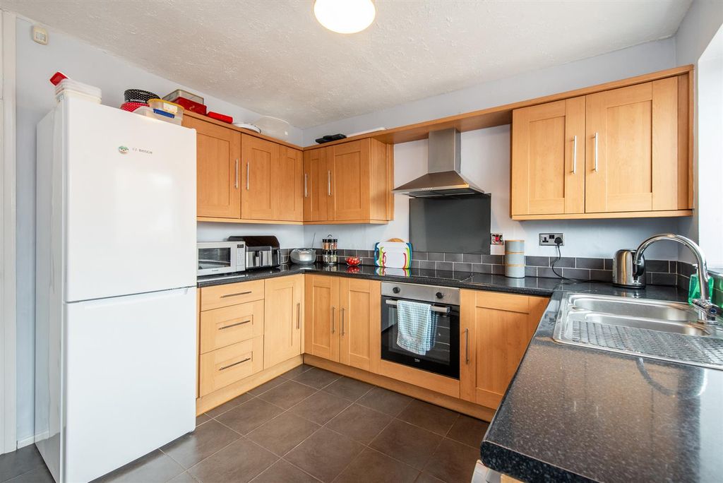 Property photo 3 of 20 Kitchen