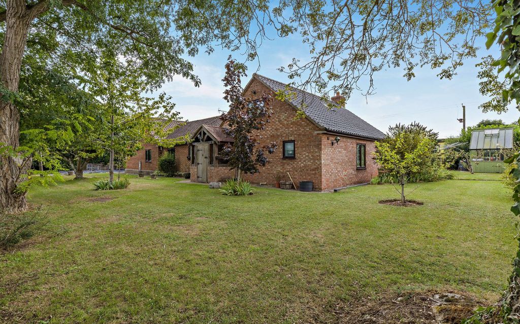 Property photo 3 of 19 Grounds