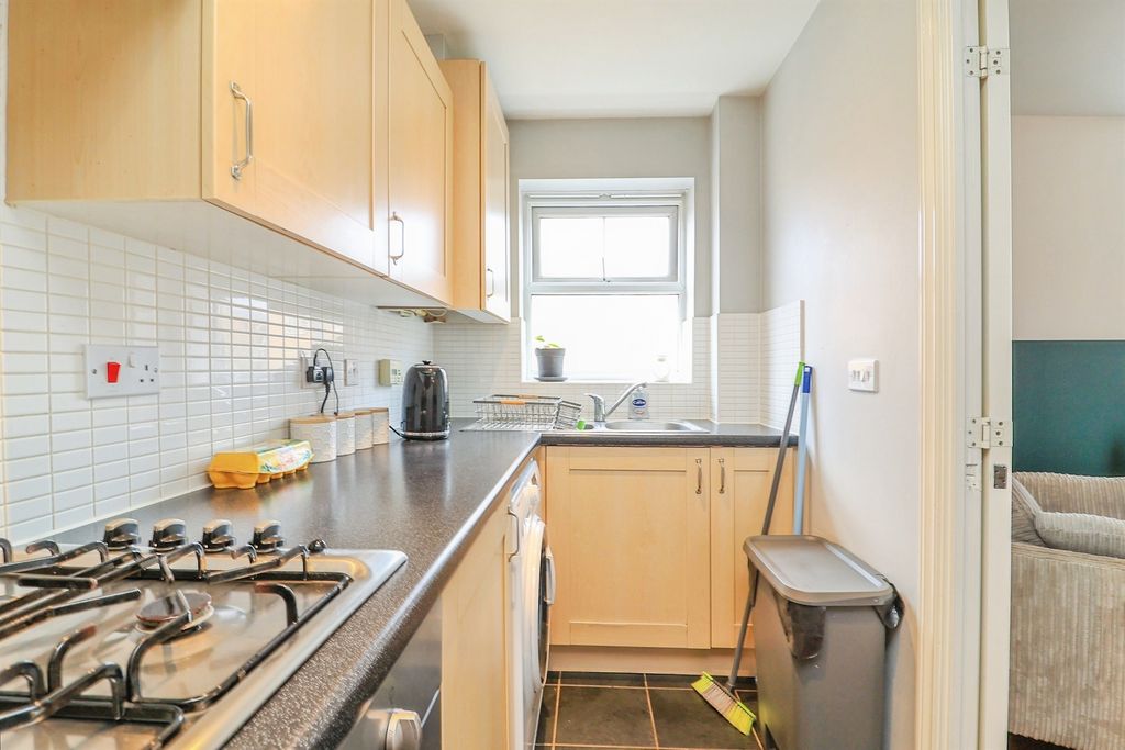 Additional image 10 of 2 bed flat for saleReeve Close, Leighton Buzzard LU7